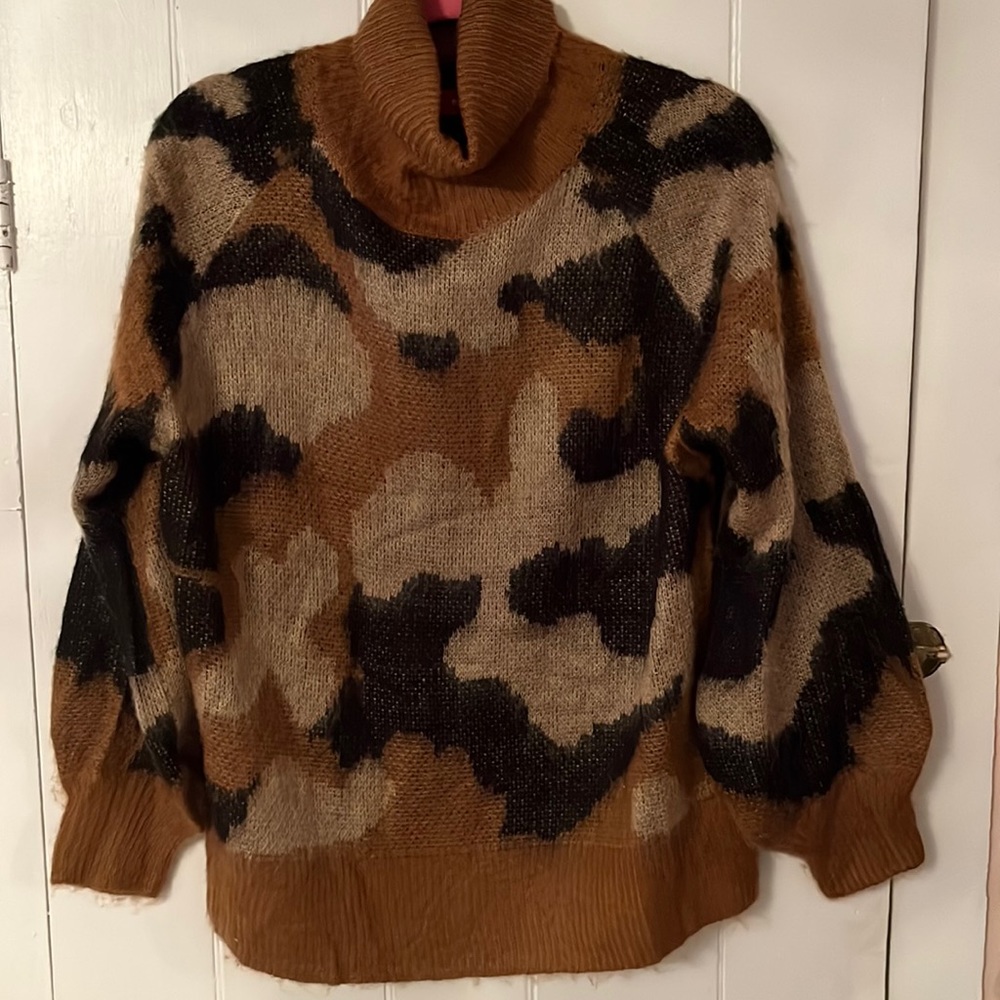 Net.153 NWOT Leopard Turtleneck Sweater M/L